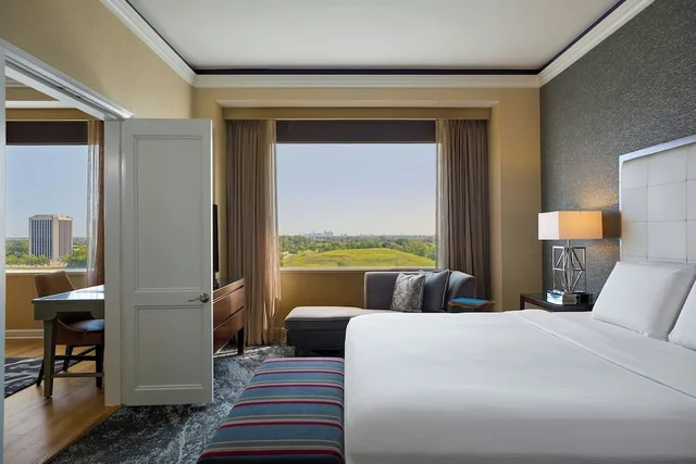 1 Bedroom, Suite, King Bed, Sofa, Autograph Collection Henry 3/5