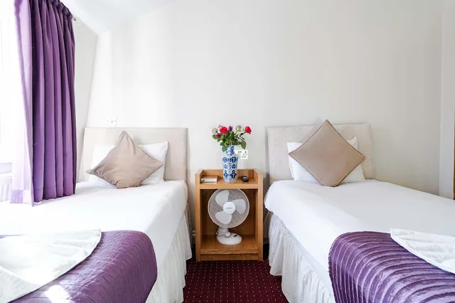 غرفة بسريرين منفصلين، Lancaster Court Hotel 2/10