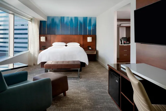 Guest Room, King Bed, Queen Bed, Toronto Marriott City Centre Ex Renaissance Toronto Hotel 2/6