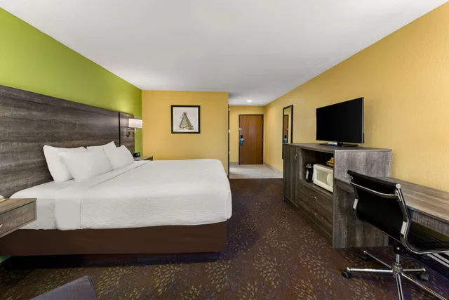 غرفة بسرير كينج، Quality Inn Warrensburg, MO 1/6