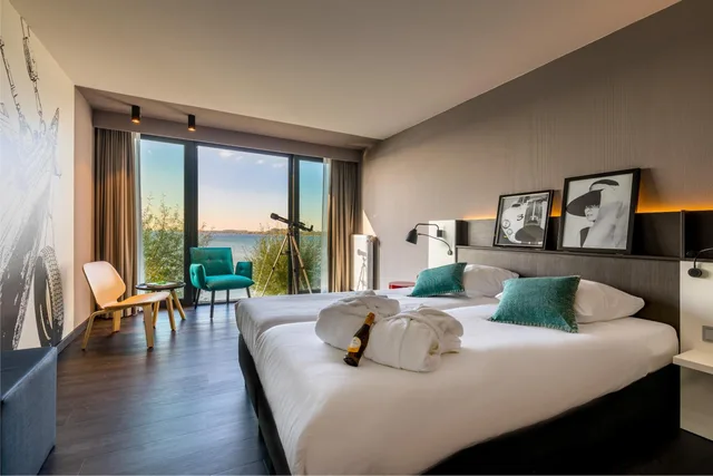 غرفة كومفورت بسرير مزدوج بإطلالة على البحيرة، Postillion Hotel Amersfoort Veluwemeer 1/2