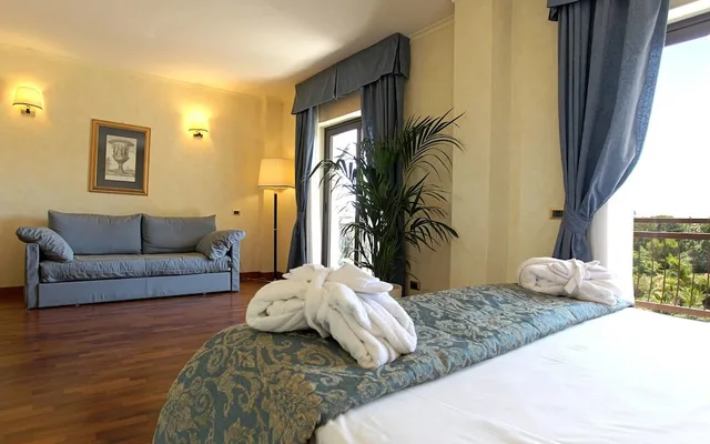 Room, Triple, Double Bed, Sofa, Hotel Della Valle 4/7