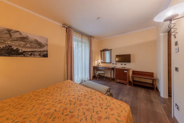 Standard, Double Bed, Street Side View، Hotel La Darsena 2/4