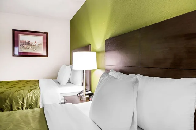غرفة بسريرين مزدوجين، Quality Inn Culpeper VA 3/3