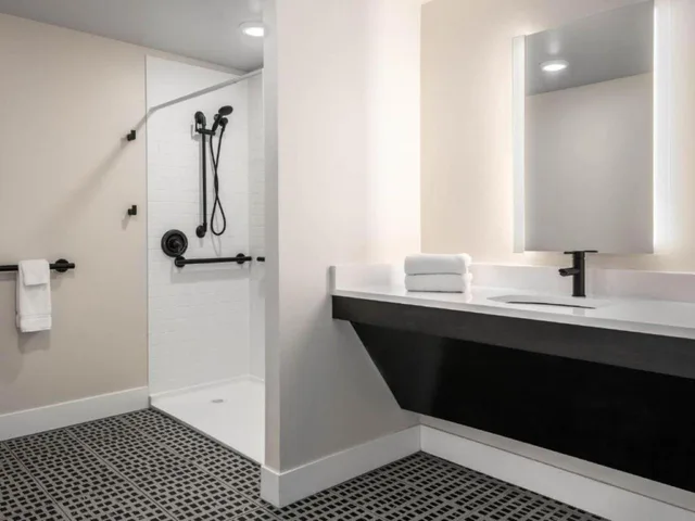 غرفة بسرير كوين لذوي الإعاقة، Holiday Inn Express St Louis Central West End 3/4