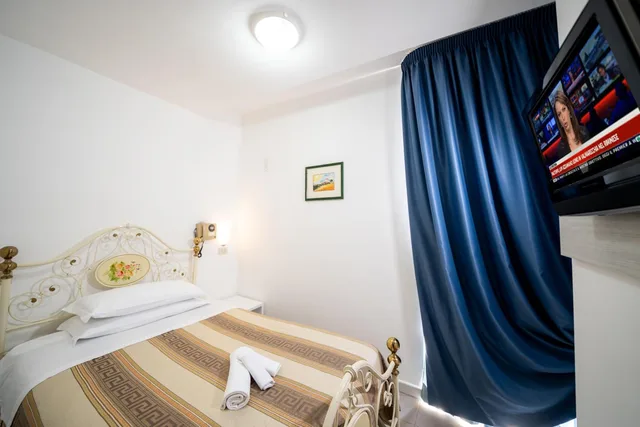 غرفة مفردة، Hotel Florida 3/10