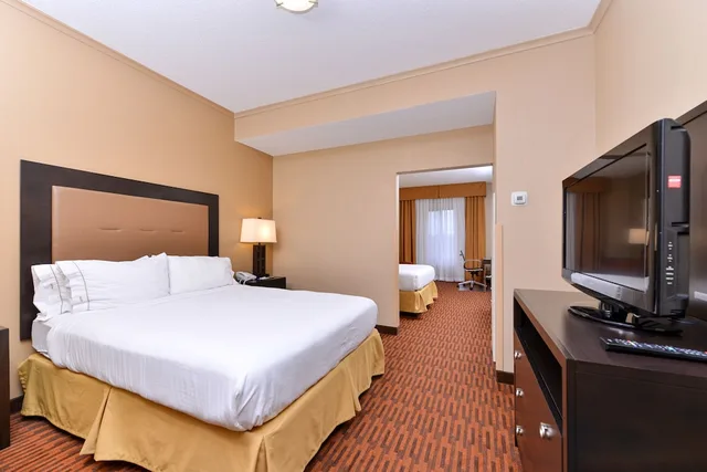 جناح بسريرين كوين بغرفة نوم واحدة بحوض استحمام، Holiday Inn Express Breezewood 2/10