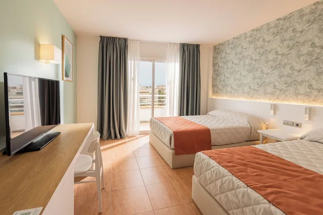 Park, Standard, 2 Double Beds، Hotel Piramide Salou 3/7