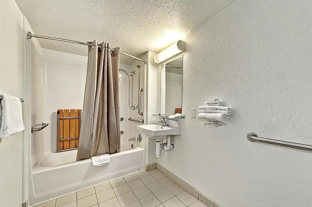 غرفة قياسية بسرير مزدوج لذوي الإعاقة، Motel6 Glenview, IL - Chicago North 7/8