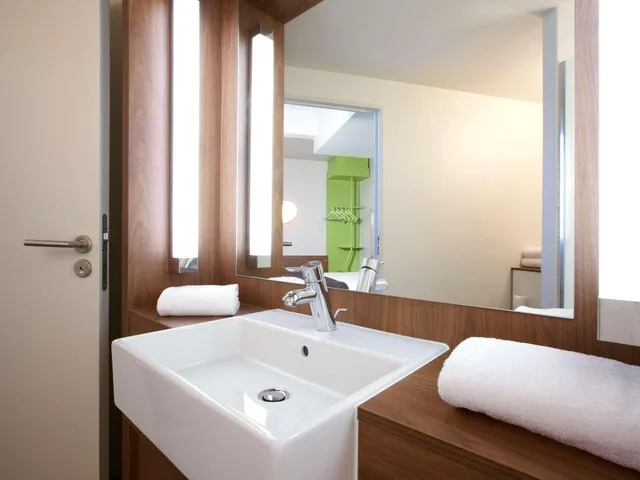 Next Generation, Twin Beds، CAMPANILE AUCH 5/9