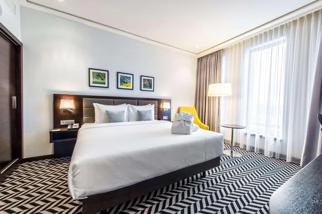 جناح سوبيريور بسرير كينج بغرفة نوم واحدة، Hilton Garden Inn Krakow Airport 1/3