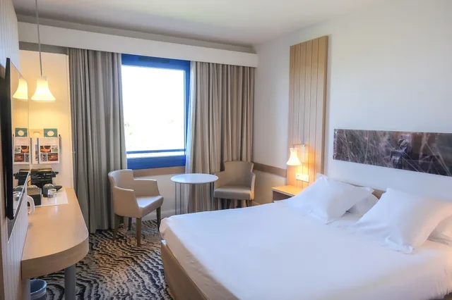 Superior, Queen Bed, Pool Access، Thalazur Ouistreham 1/9
