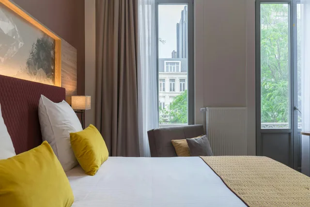 غرفة ديلوكس بسرير مزدوج، Leonardo Hotel Antwerp 3/4