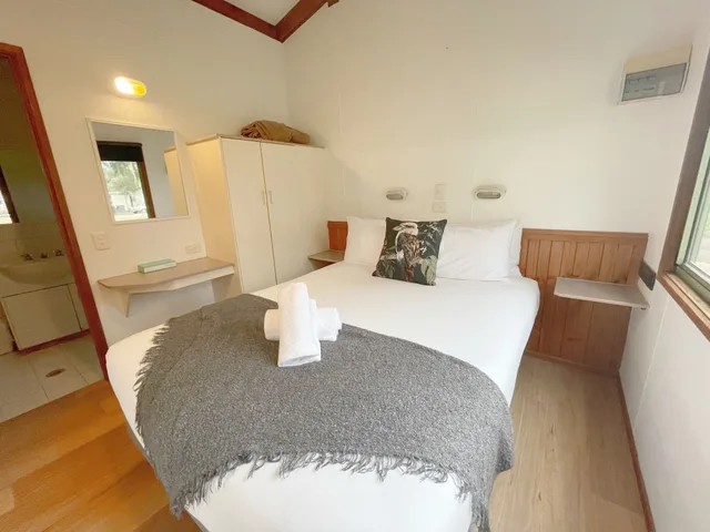 Spa, Family, Cabin, 1 Queen and 1 Bunk Bed، Breeze Holiday Parks Grampians 2/3