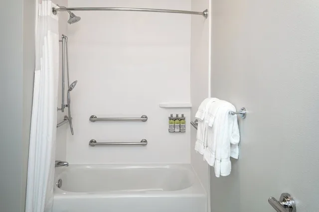 جناح استوديو بسرير كينج لذوي الإعاقة، Holiday Inn Express & Suites Bend South 2/2