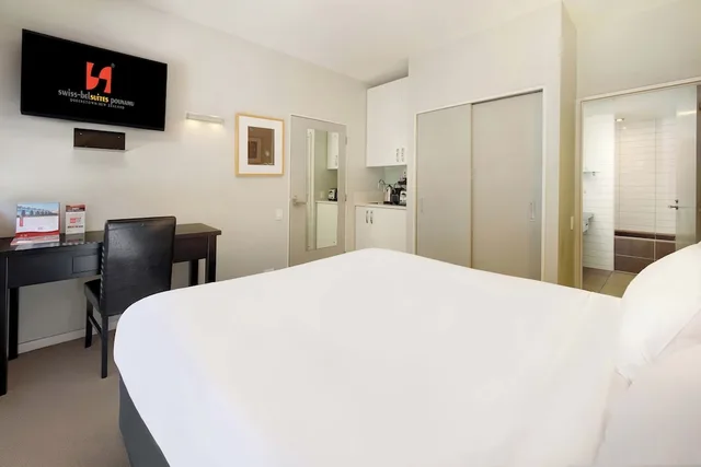 2 Bedrooms, Apartment, 2 King Beds, Lake View, 2 Bathrooms, Balcony، Swiss-Belsuites Pounamu Queenstown 3/8