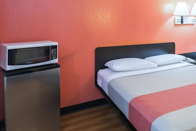 Standard, 2 Queen Beds, Motel6 Joliet, IL - I-80 4/10