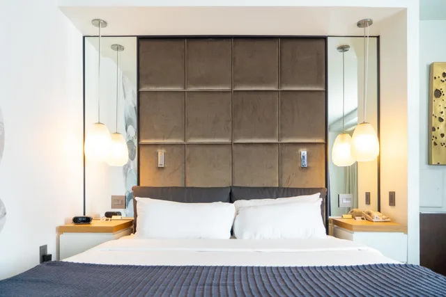 استوديو بريميوم بسرير كينج، The Windsor Suites 2/5