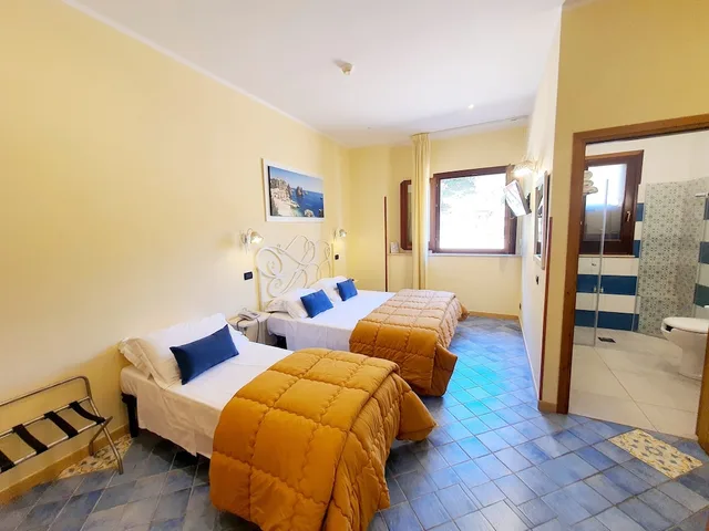 Classic, Triple, 3 Beds, HOTEL CALA MARINA 2/5