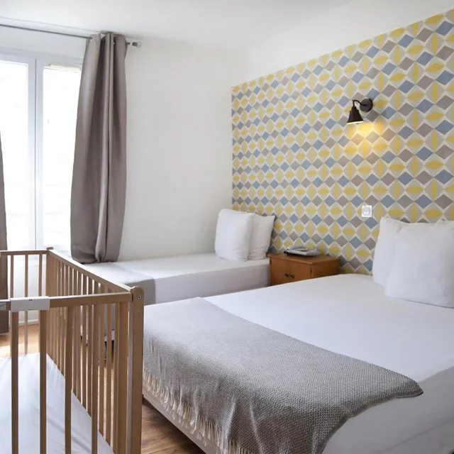 غرفة ثلاثية، Zazie Hotel 3/9