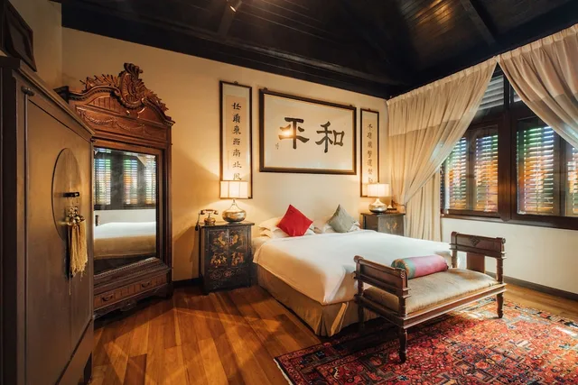 Superior, Deluxe, King Bed, Campbell House 1/3