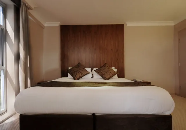 Deluxe, Double Bed, Humber Royal Hotel 3/6
