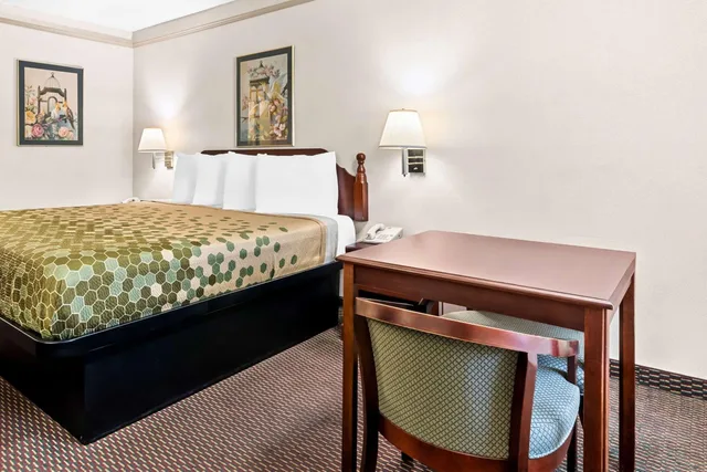 غرفة بسرير كينج بحوض استحمام لذوي الإعاقة، Surestay Hotel By Best Western Castro Valley 3/4