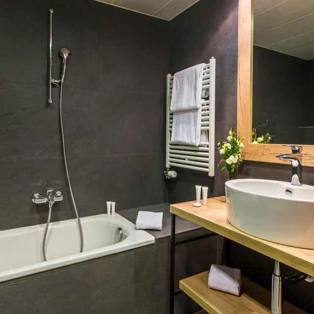 غرفة متصلة بسرير مزدوج، Hotel Edelweiss 7/9
