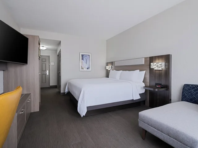 غرفة قياسية بسرير كينج، Holiday Inn Express Hotel And Suites Lakeland North I 4 2/5