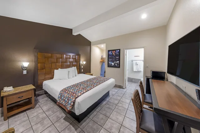 غرفة بسرير كينج، Anaheim Discovery Inn Suites 1/10