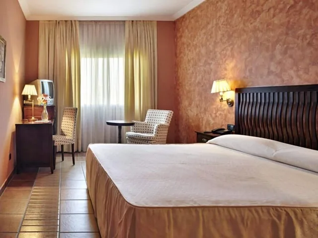 غرفة بسرير مزدوج أو سريرين منفصلين، Hotel Mafalda De Castilla 1/9