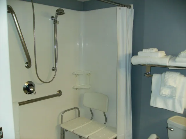 غرفة بسرير كوين لذوي الإعاقة، Best Western Plus Bradford Inn 1/2