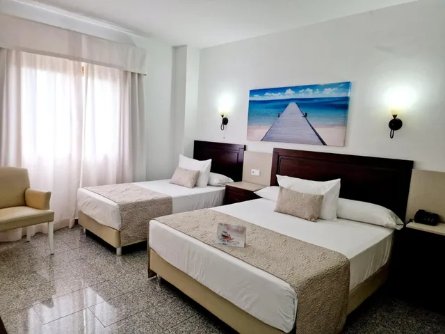 غرفة عائلية، Hotel Plaza del Castillo 4/5