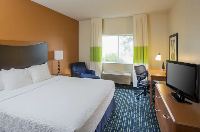 غرفة بسرير كينج لذوي الإعاقة، Fairfield Inn & Suites Joliet North/Plainfield 1/2