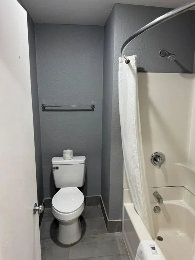 غرفة قياسية بسرير كوين، Motel6 Bismarck, ND 5/7