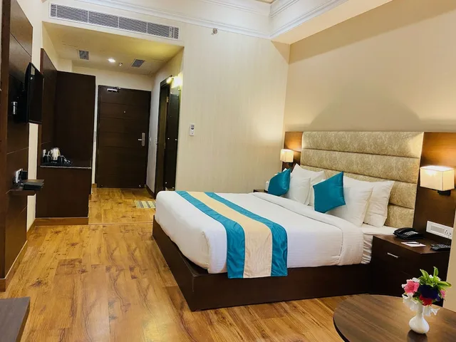غرفة بريميير بسرير كوين، Sterling Mantra Haridwar 4/4