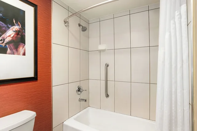 غرفة قياسية بسرير كينج، Holiday Inn Louisville East - Hurstbourne 6/6