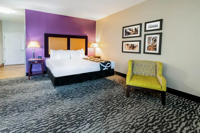 جناح بسرير كينج لذوي الإعاقة، La Quinta Inn & Suites by Wyndham DFW Airport West - Bedford 2/6
