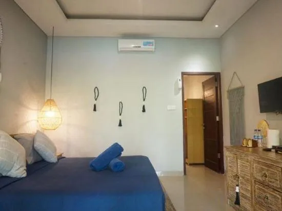 Superior, King Bed, Ubad Retreat 1/2