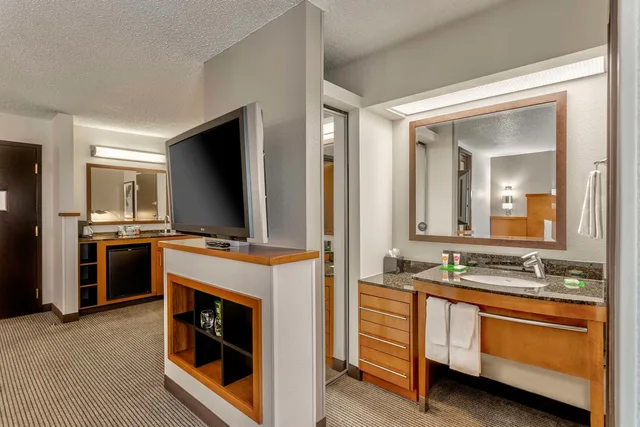 Room, King Bed, Sofa, High Floor, Hyatt Place Kansas City/Overland Park/Convention Center 7/7