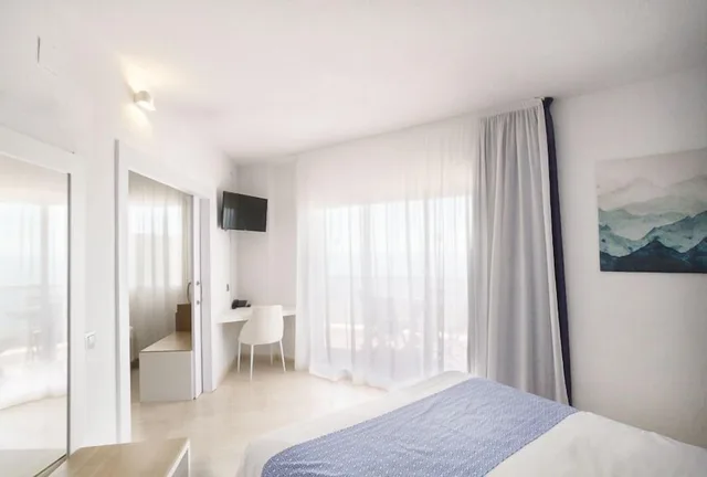 غرفة جونيور بسريرين منفصلين بإطلالة على البحر، Ibersol Torremolinos Beach 3/7