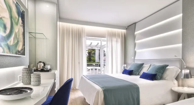 غرفة فاخرة بإطلالة على البحر مع أريكة، Atlantic Hotel Riccione 10/10