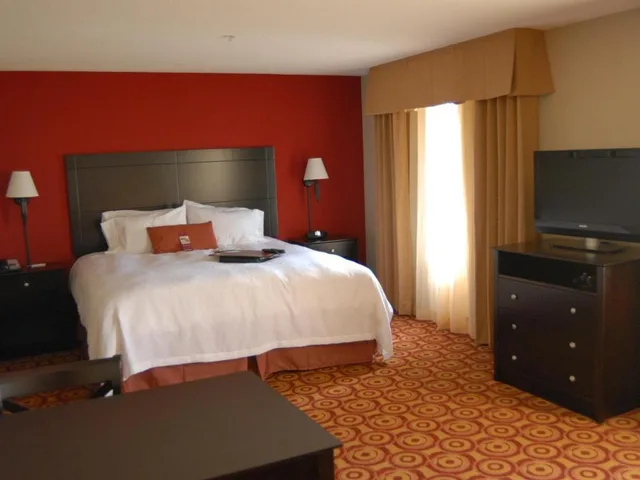 غرفة بسرير كينج للمدخنين لذوي الإعاقة، Hampton Inn Suites Banning Beaumont 1/1