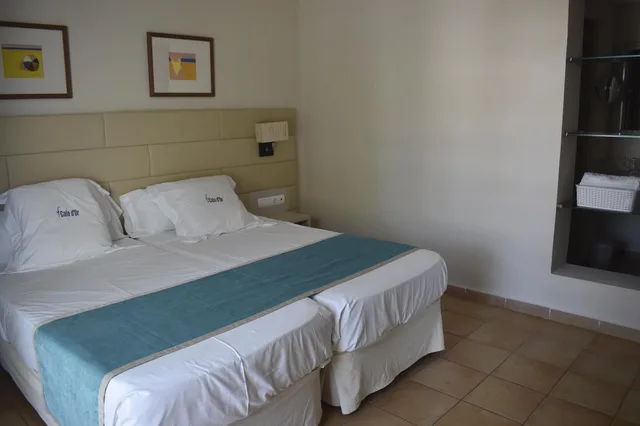 غرفة بسريرين منفصلين بشرفة، Hotel Cala d Or - Adults Only 7/10