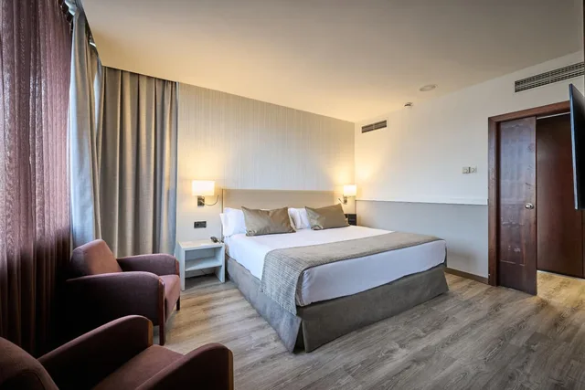 جناح بسرير كوين، CATALONIA GRAN HOTEL VERDI 1/1