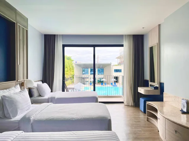 غرفة ثلاثية بإطلالة على المسبح، Seabed Grand Hotel Phuket 2/9
