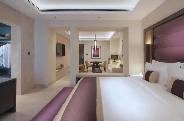 جناح جونيور بسرير كينج بشرفة بغرفة نوم واحدة، Kempinski Hotel Muscat 1/3