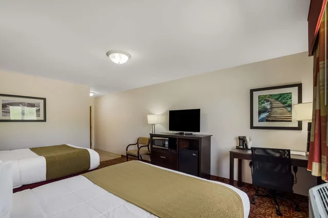 غرفة بسريرين كوين يُسمح فيها بالحيوانات الأليفة، SureStay Hotel By Best Western Whittington 3/5