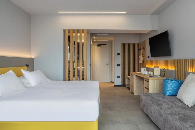 Deluxe, Queen Bed, Lake View, Hotel Garda 1/10