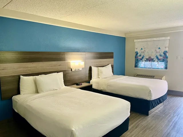 غرفة ديلوكس بسريرين مزدوجين، Ramada by Wyndham Westminster Denver 3/8